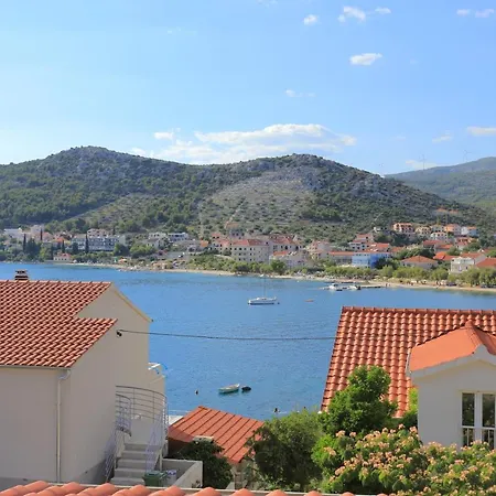 Διαμέρισμα By The Sea Seget Vranjica - - 13771 *